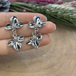 Silver yarım çiçek küpe